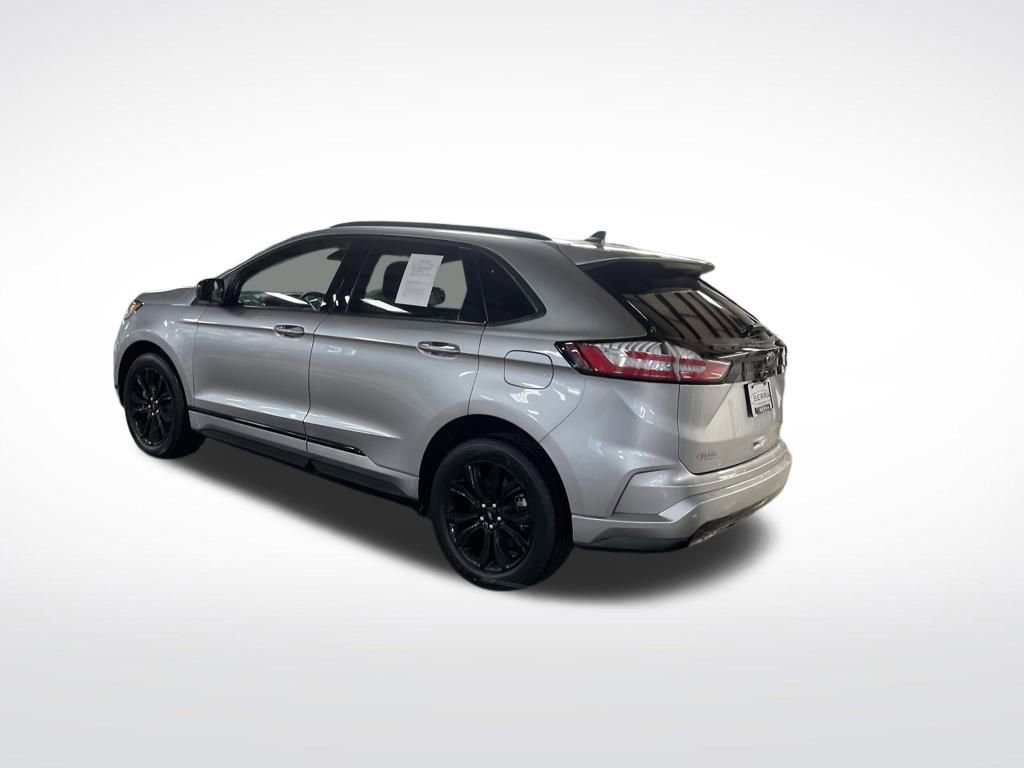 Used 2022 Ford Edge SE w/ Black Appearance Package image 3