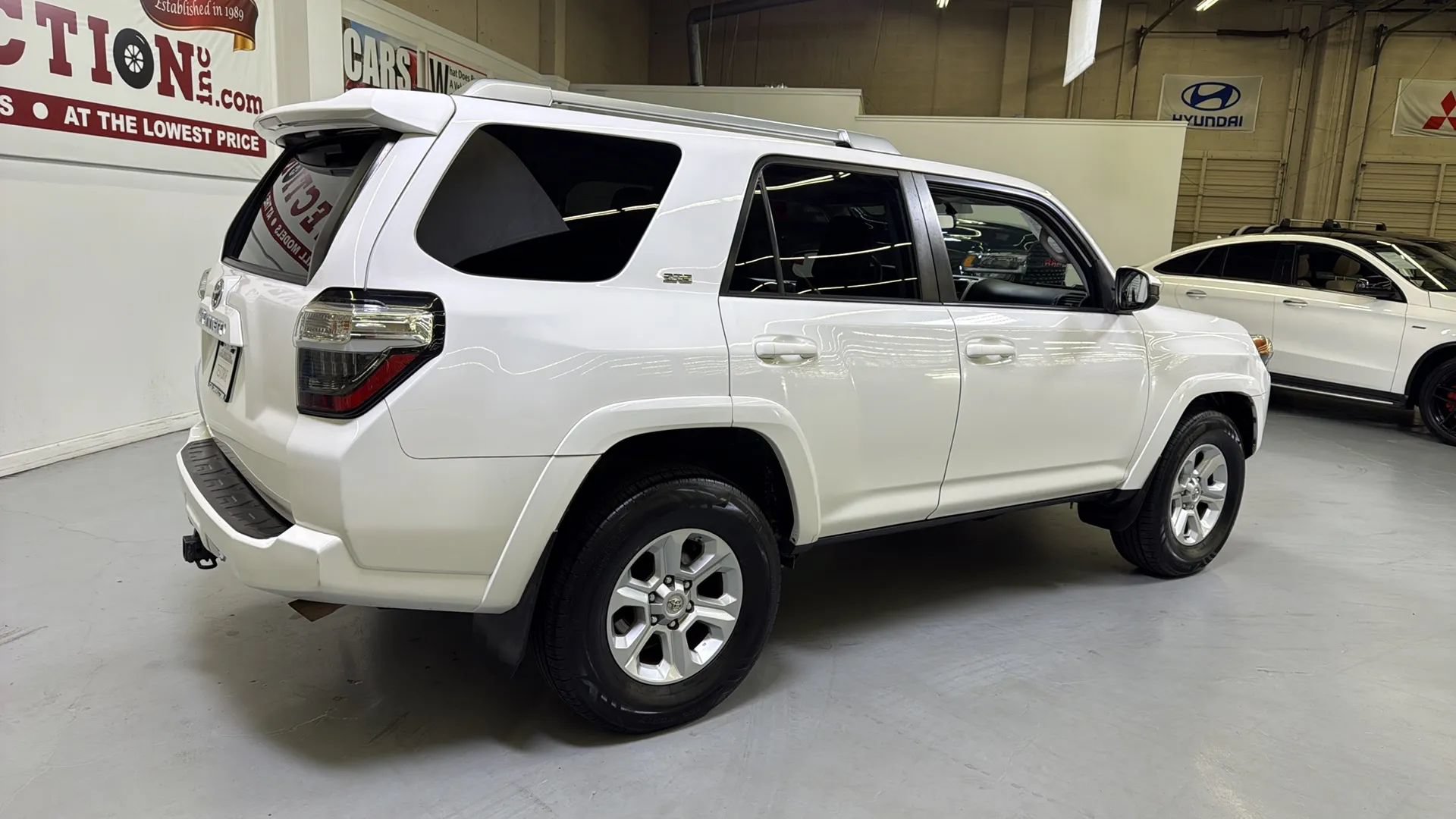 Used 2018 Toyota 4Runner SR5 RWD image 4
