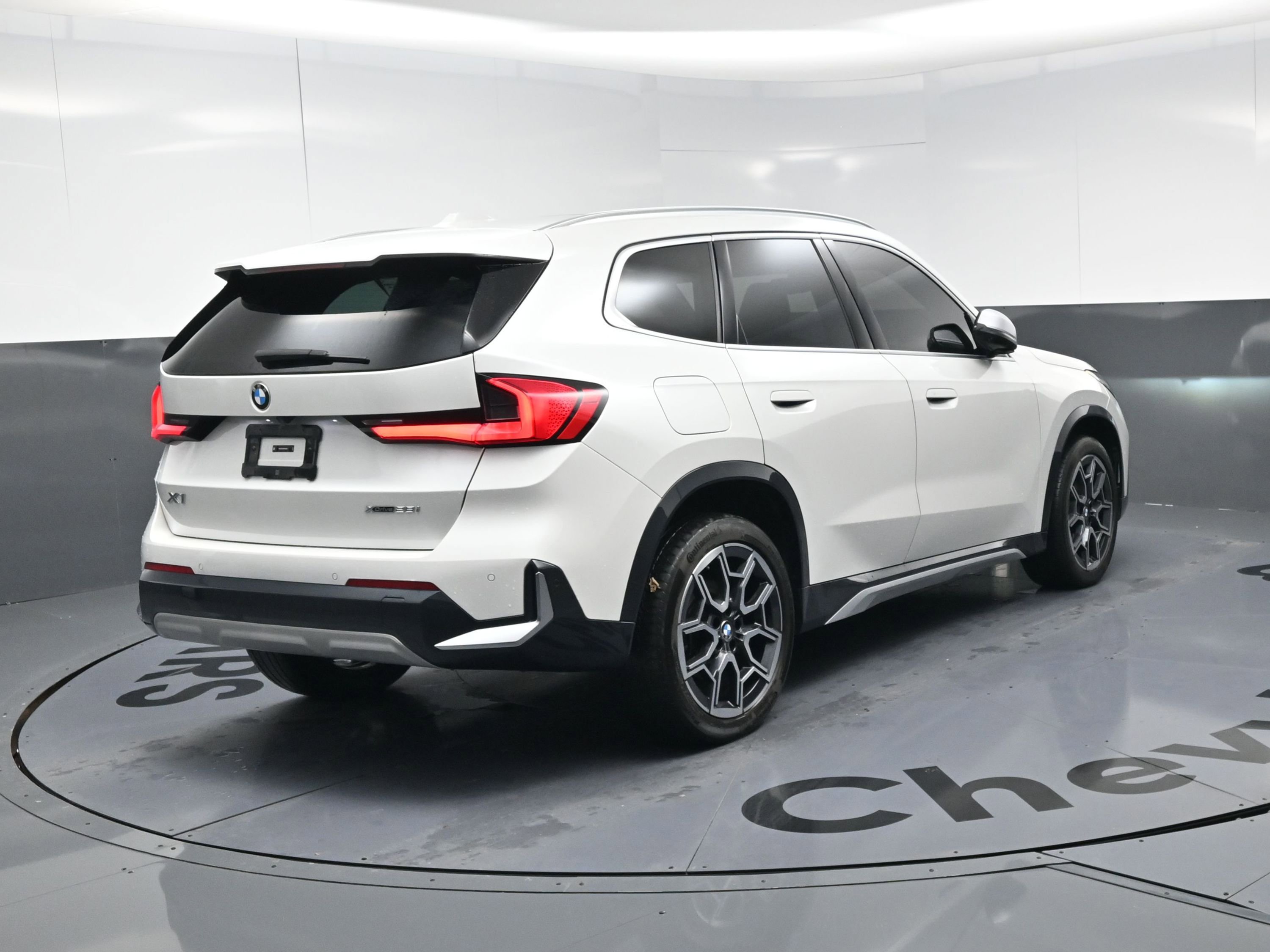 Used 2023 BMW X1 xDrive28i w/ Premium Package image 17