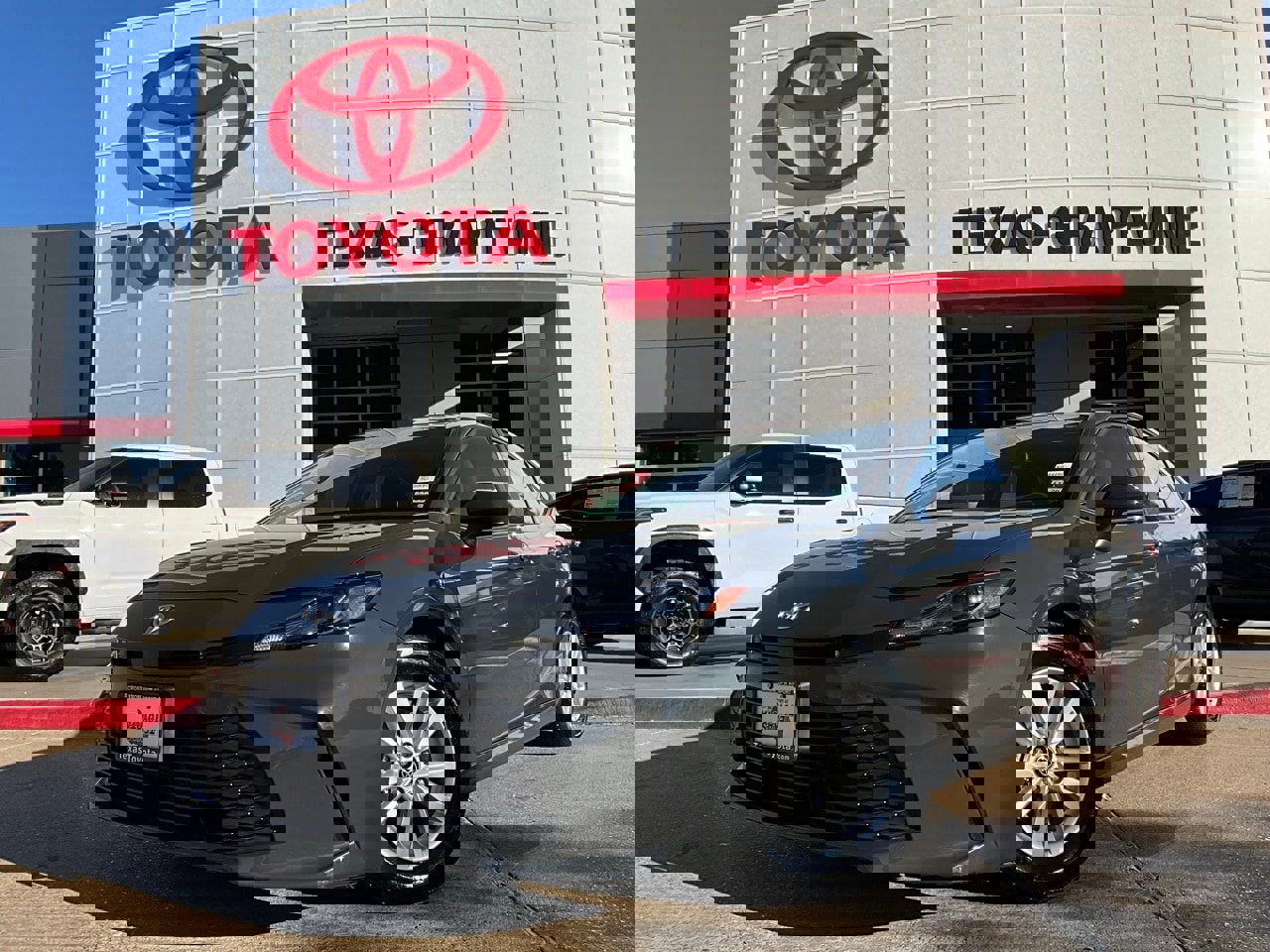 Used 2025 Toyota Camry LE image 2