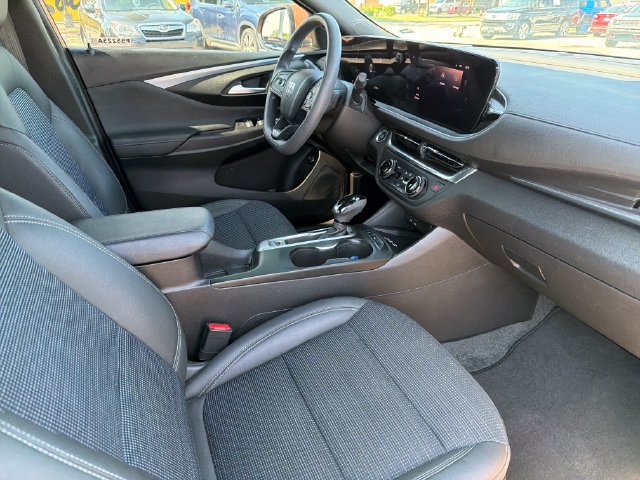 Used 2025 Buick Envista Preferred w/ Convenience II Package FWD image 24