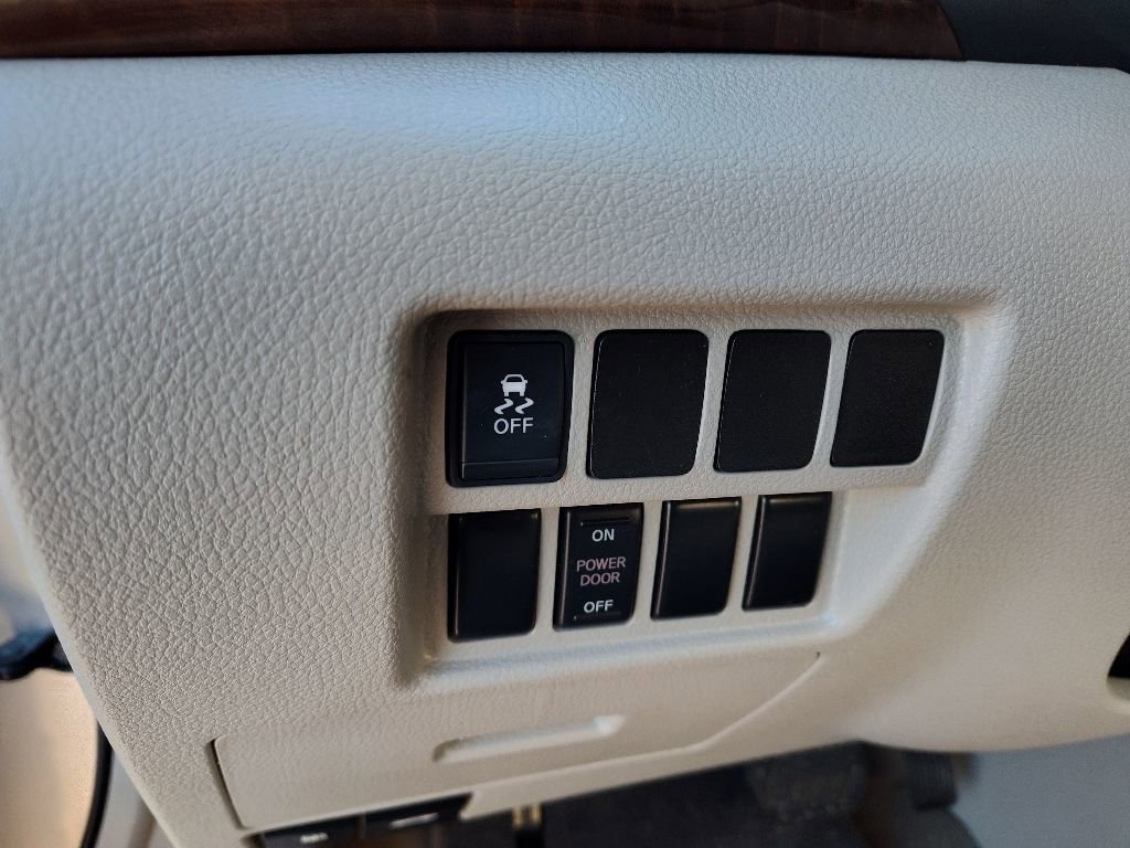 Used 2016 Nissan Quest SV image 17