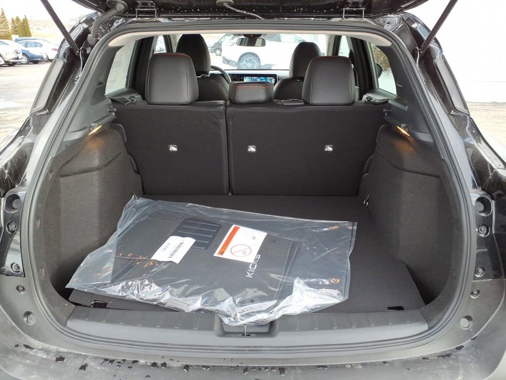 New 2026 Nissan Kicks SR w/ Cold Weather Package image 9
