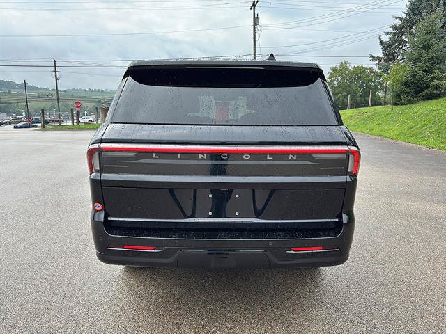 Used 2025 Lincoln Navigator Reserve AWD/4WD image 3