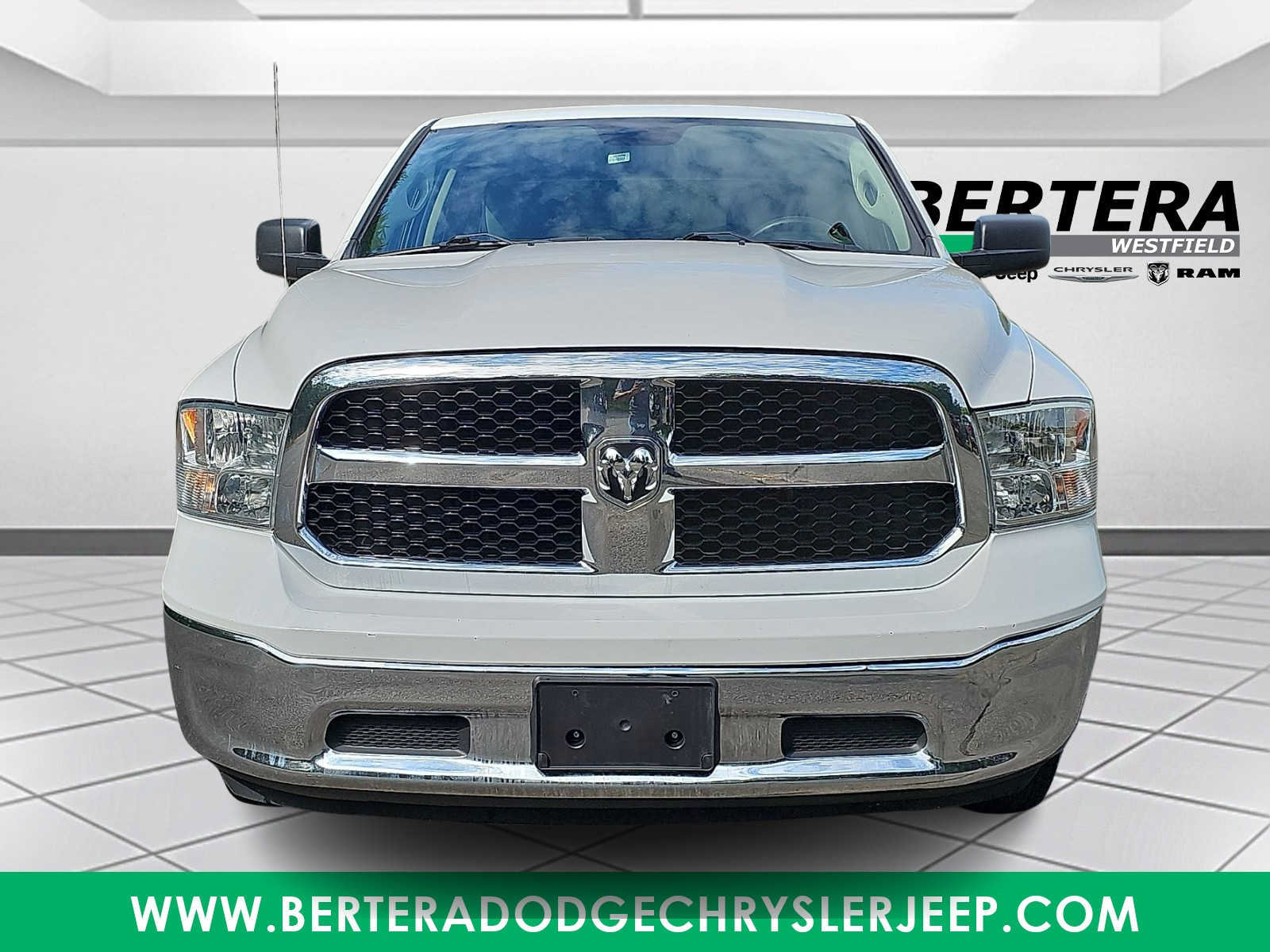 Used 2022 RAM 1500 Classic SLT AWD/4WD image 2