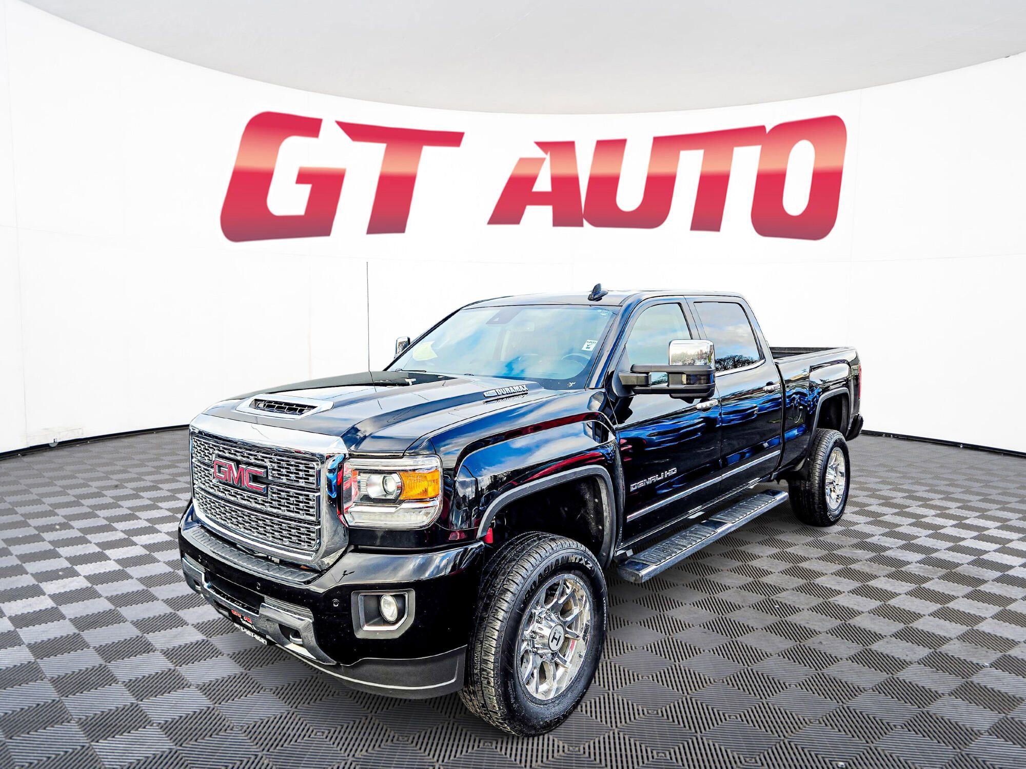 Used 2019 GMC Sierra 2500 Denali w/ Duramax Plus Package image 3