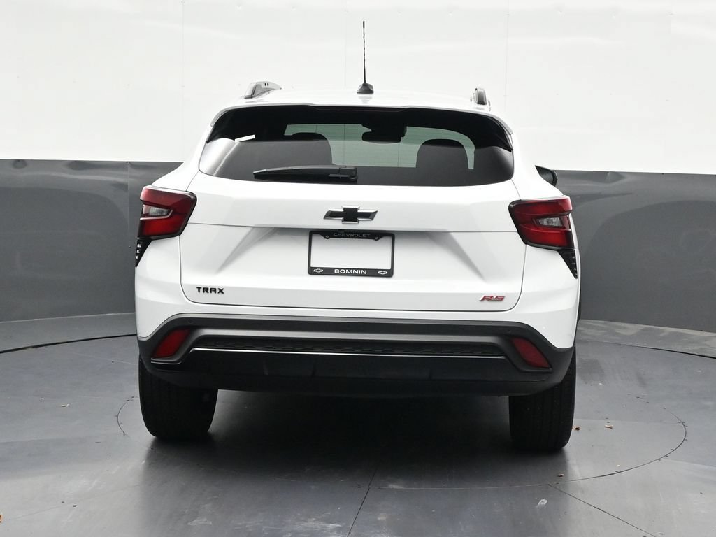 Used 2025 Chevrolet Trax RS w/ Sunroof Package FWD image 4