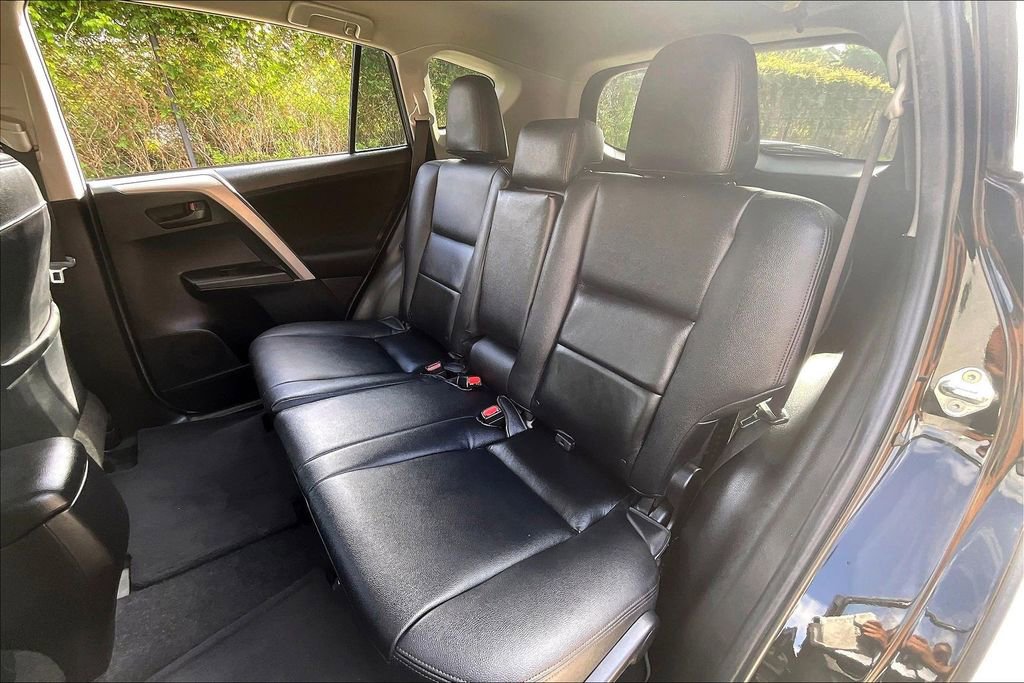 Used 2018 Toyota RAV4 LE image 34