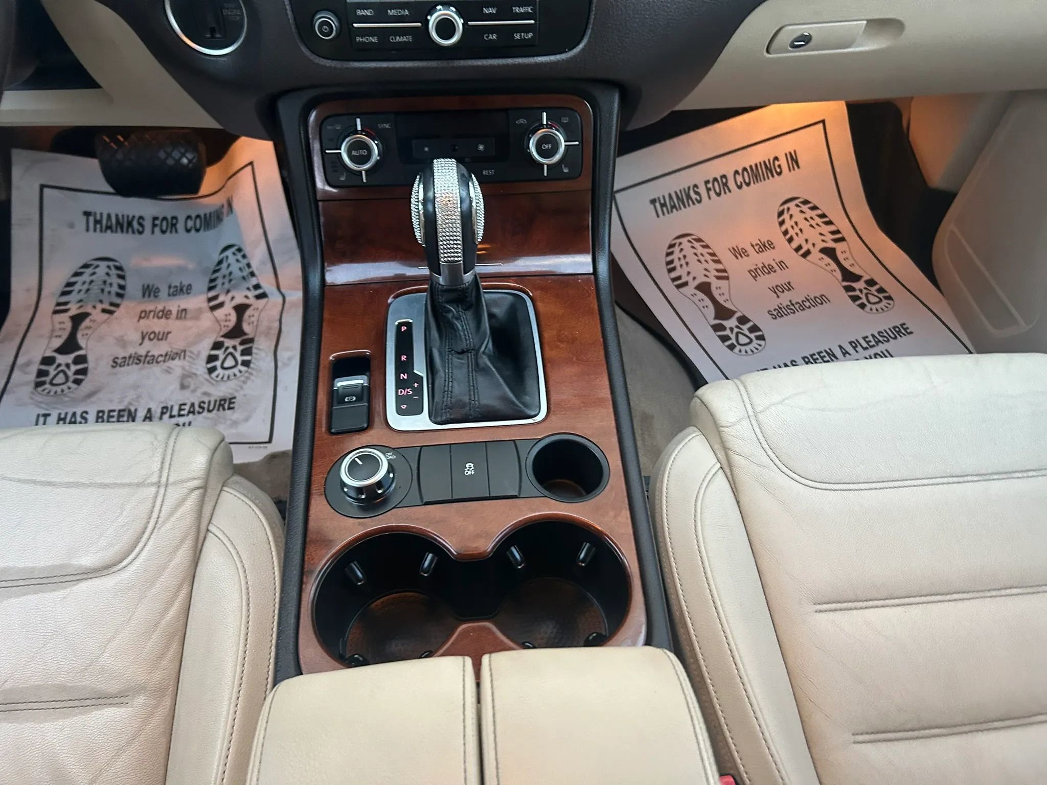 Used 2013 Volkswagen Touareg TDI image 25