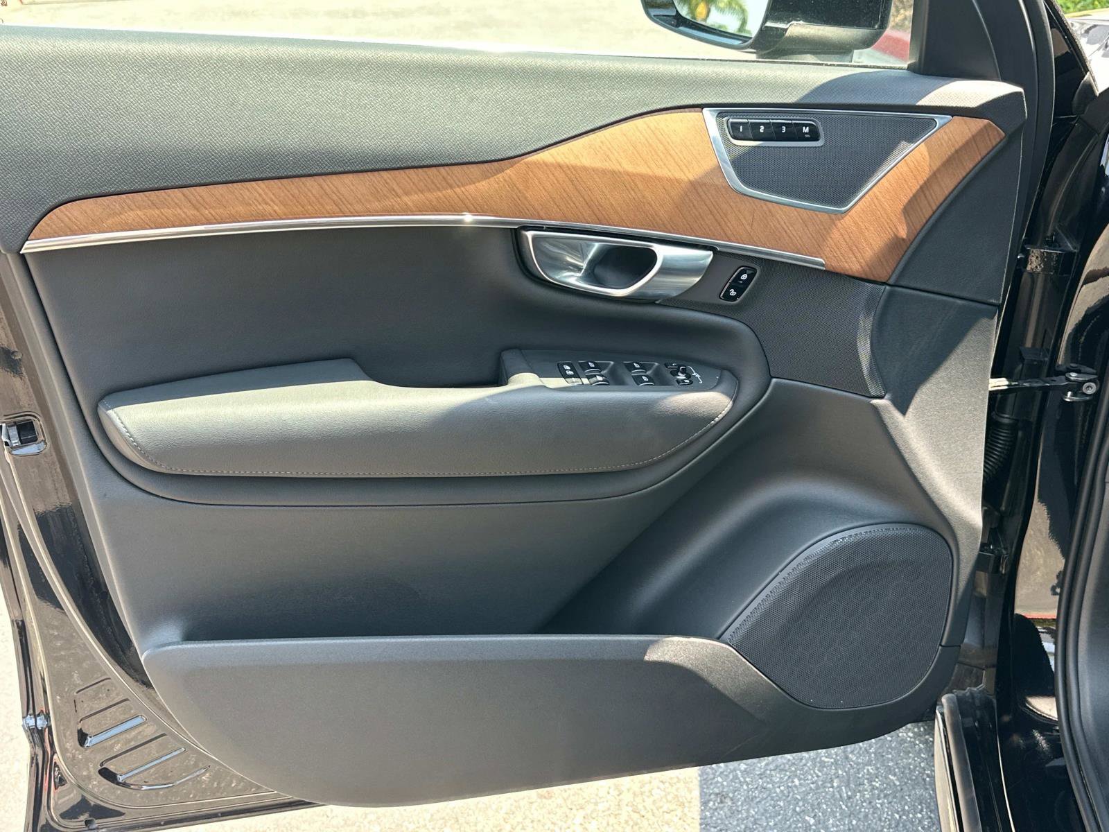 Certified 2025 Volvo XC90 B6 Plus image 15