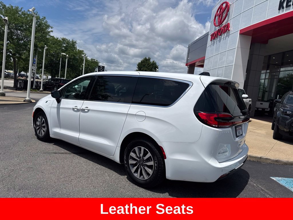 Used 2024 Chrysler Pacifica Limited FWD image 5