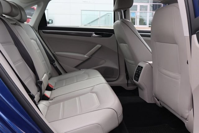 Used 2017 Volkswagen Passat 1.8T SE FWD image 30