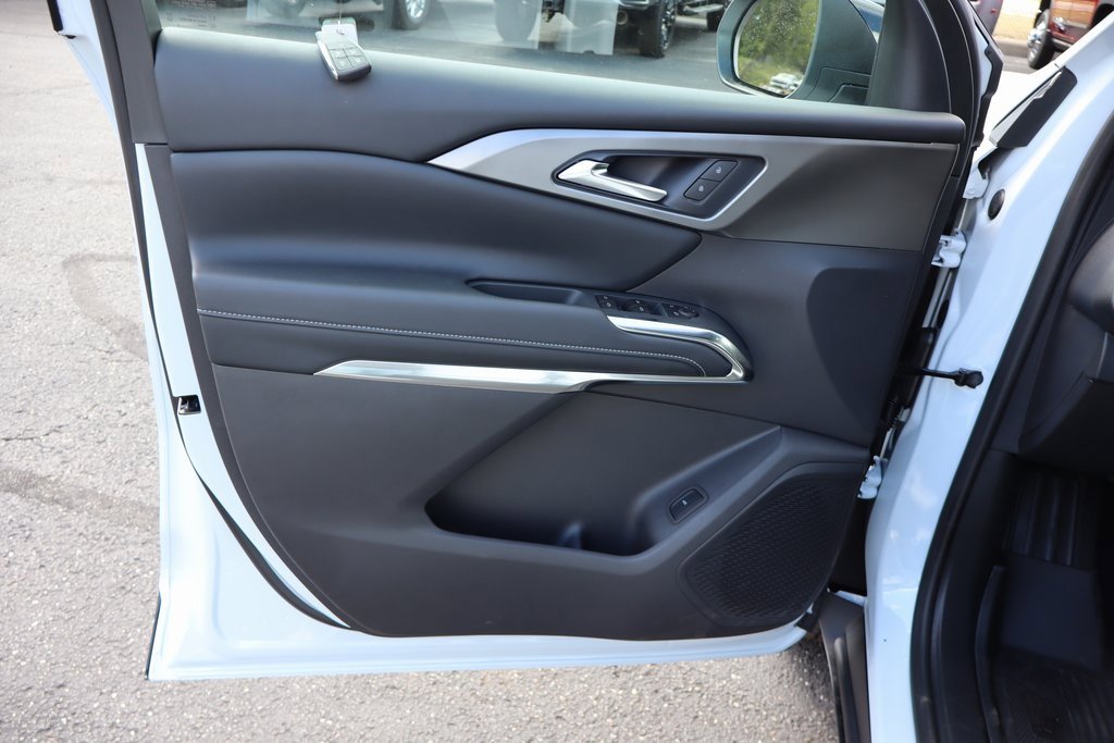 New 2026 Chevrolet Traverse LT w/ LPO, Floor Liner Package image 3