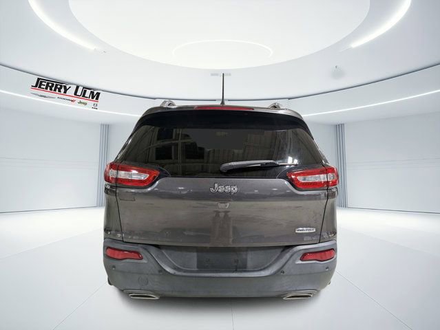 Used 2018 Jeep Cherokee Latitude Plus w/ Comfort/Convenience Group FWD image 4