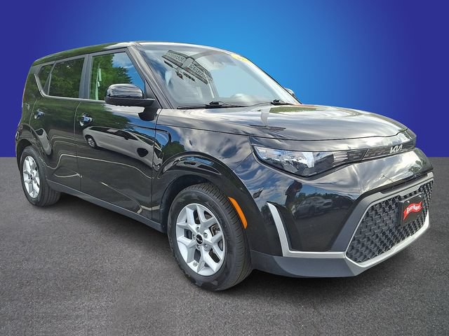 Used 2024 Kia Soul LX w/ Option Group 015 FWD image 3