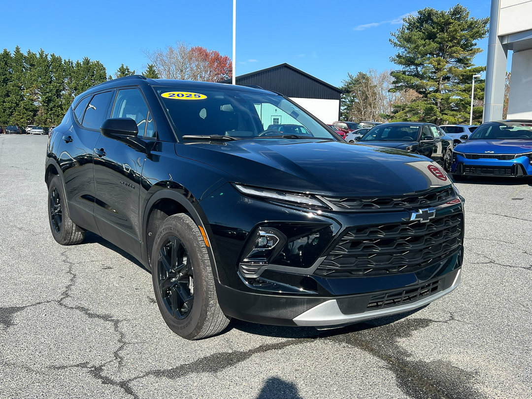 Used 2025 Chevrolet Blazer LT w/ Midnight/Sport Edition image 9