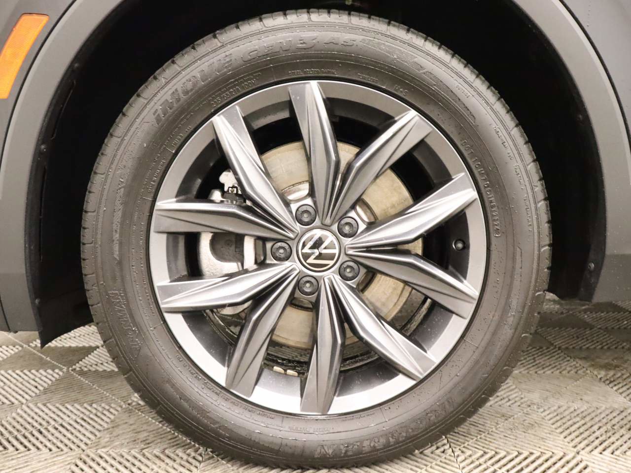 Used 2022 Volkswagen Tiguan SE w/ Panoramic Sunroof Package image 6