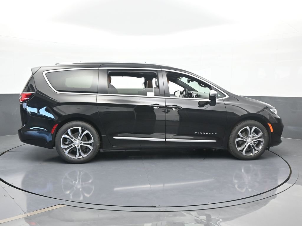 New 2026 Chrysler Pacifica Pinnacle image 7