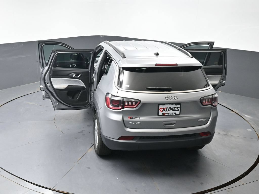 Used 2024 Jeep Compass Latitude AWD/4WD image 60
