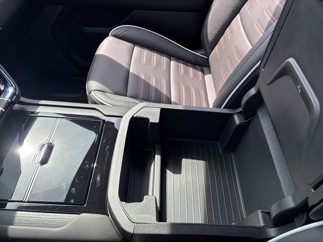 New 2026 GMC Yukon AT4 Ultimate w/ LPO, Illumination Package image 34