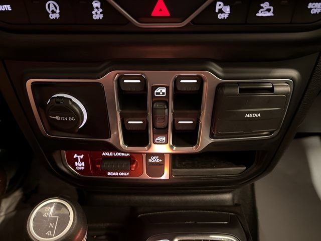 Used 2023 Jeep Gladiator Mojave w/ Cold Weather Group AWD/4WD image 28