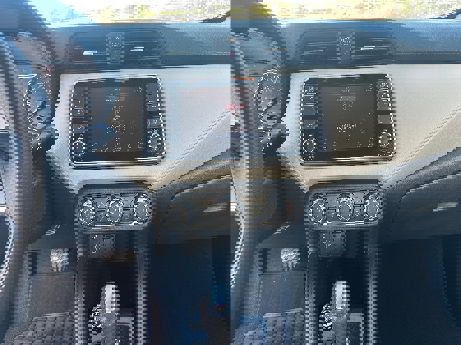 Used 2021 Nissan Versa SV image 26