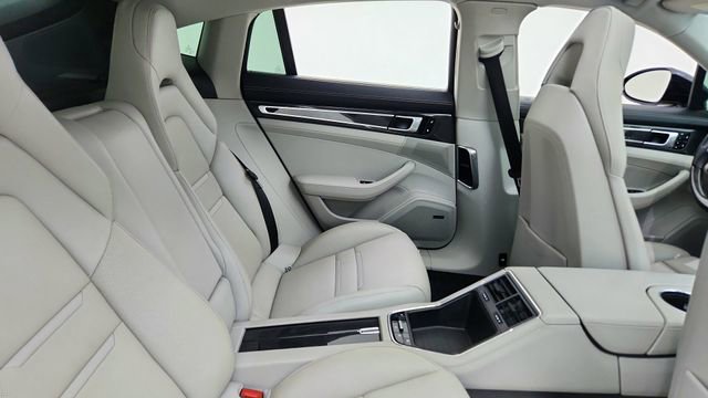 Used 2018 Porsche Panamera 4S image 24