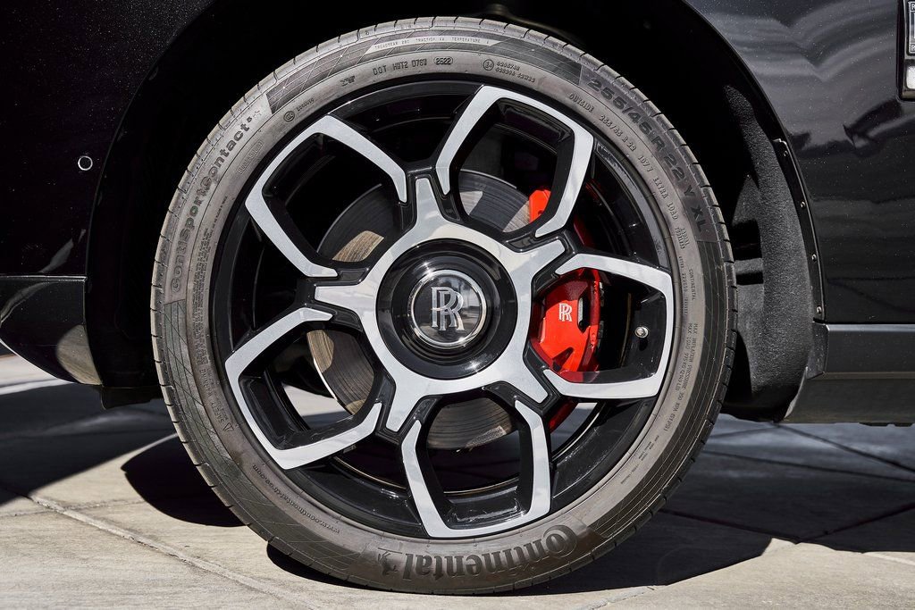 Used 2022 Rolls-Royce Cullinan Black Badge w/ Dark Exterior Package image 3