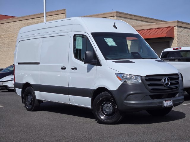 Used 2025 Mercedes-Benz Sprinter 2500 image 2