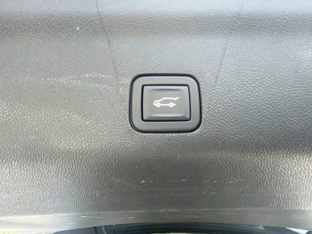 Used 2023 Chevrolet Suburban Premier AWD/4WD image 13