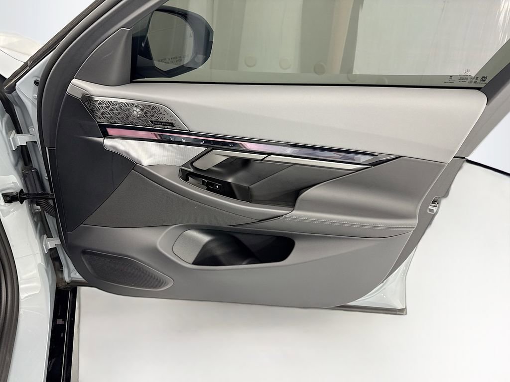 Certified 2026 BMW i5 eDrive40 w/ M Sport Package image 24