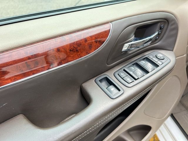 Used 2012 Chrysler Town & Country Limited image 34