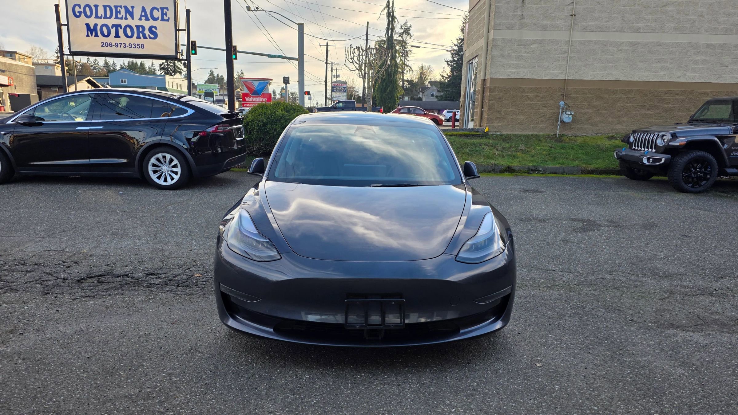 Used 2023 Tesla Model 3 Standard Range image 2
