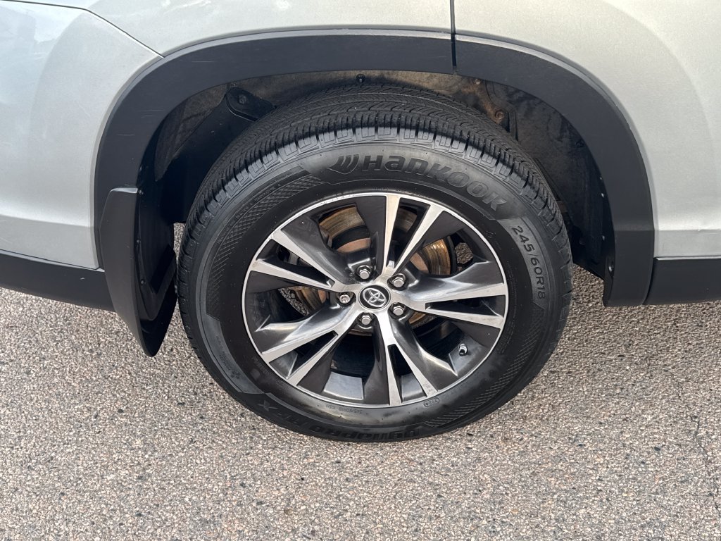 Used 2019 Toyota Highlander LE AWD/4WD image 43