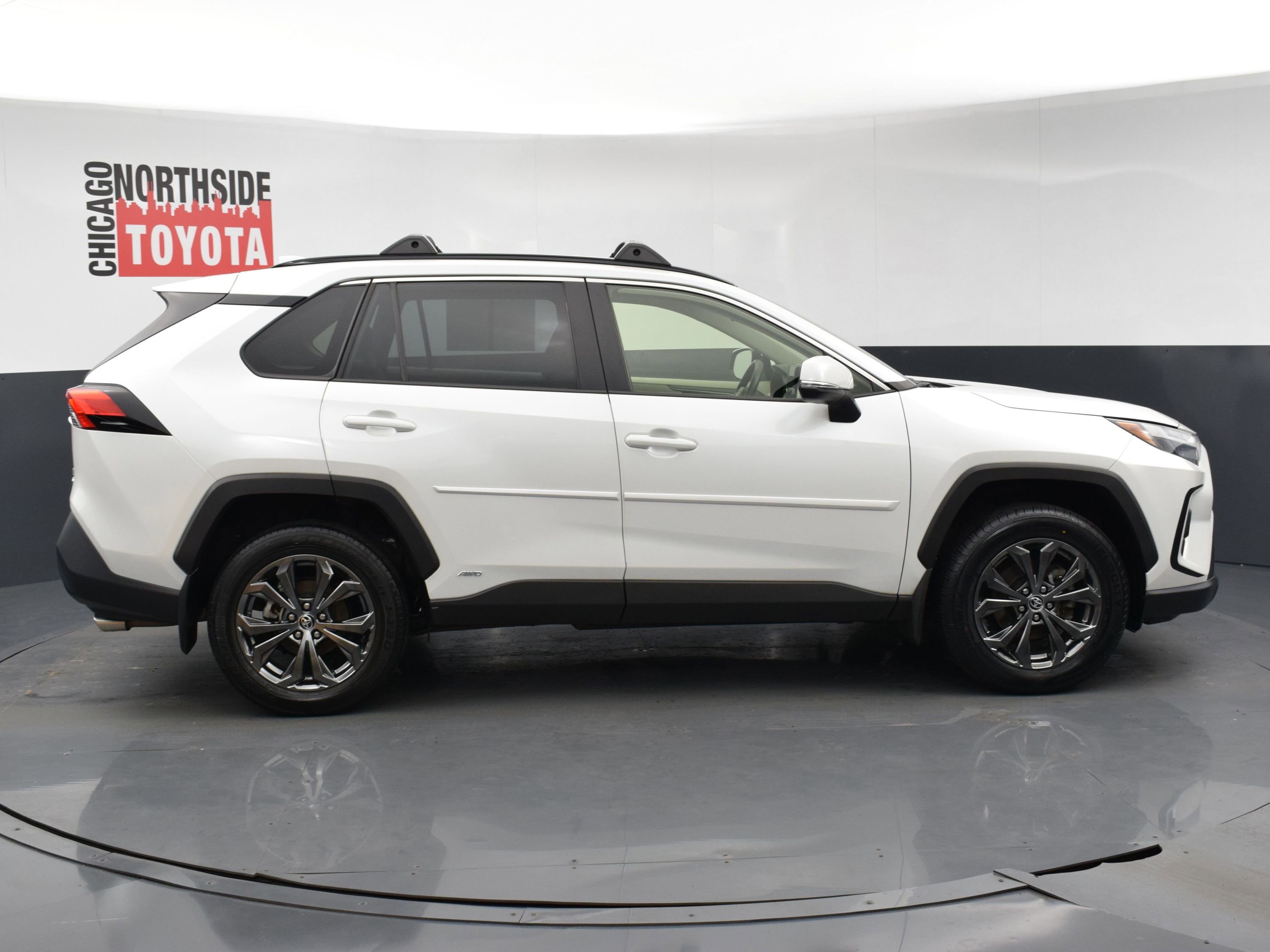 Used 2023 Toyota RAV4 XLE Premium image 5