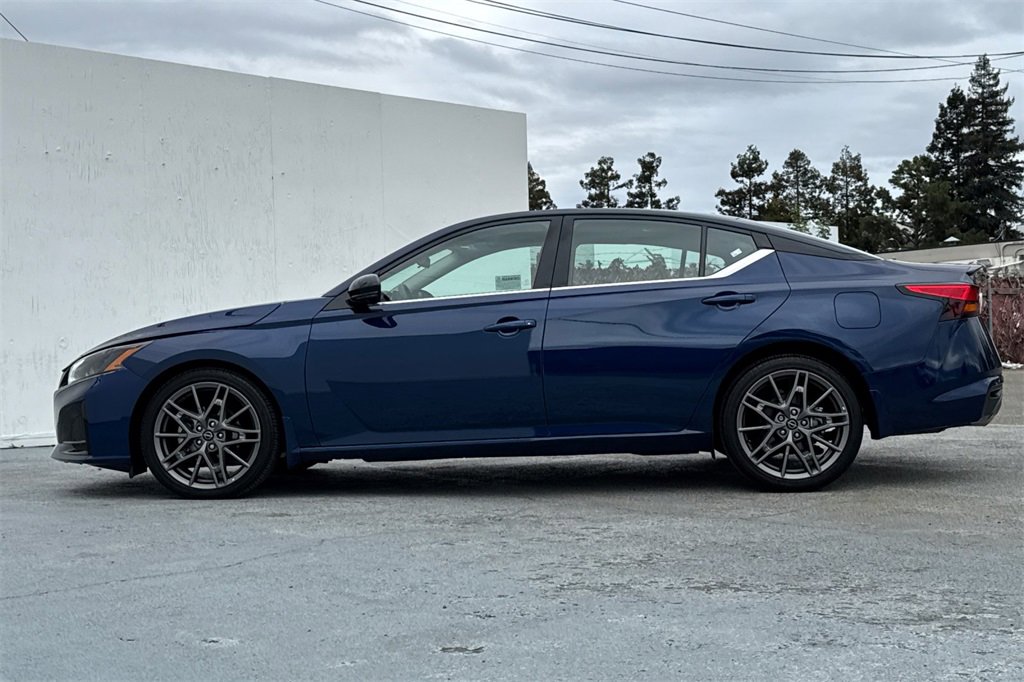 Certified 2023 Nissan Altima 2.0 SR image 8