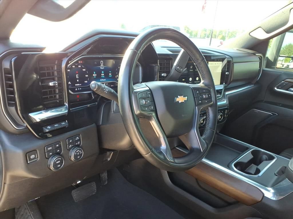 Used 2024 Chevrolet Silverado 3500 High Country w/ High Country Premium Package AWD/4WD image 18