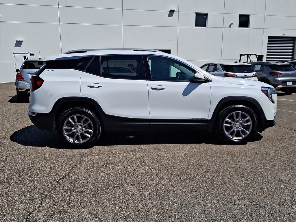 Used 2024 GMC Terrain SLT image 10