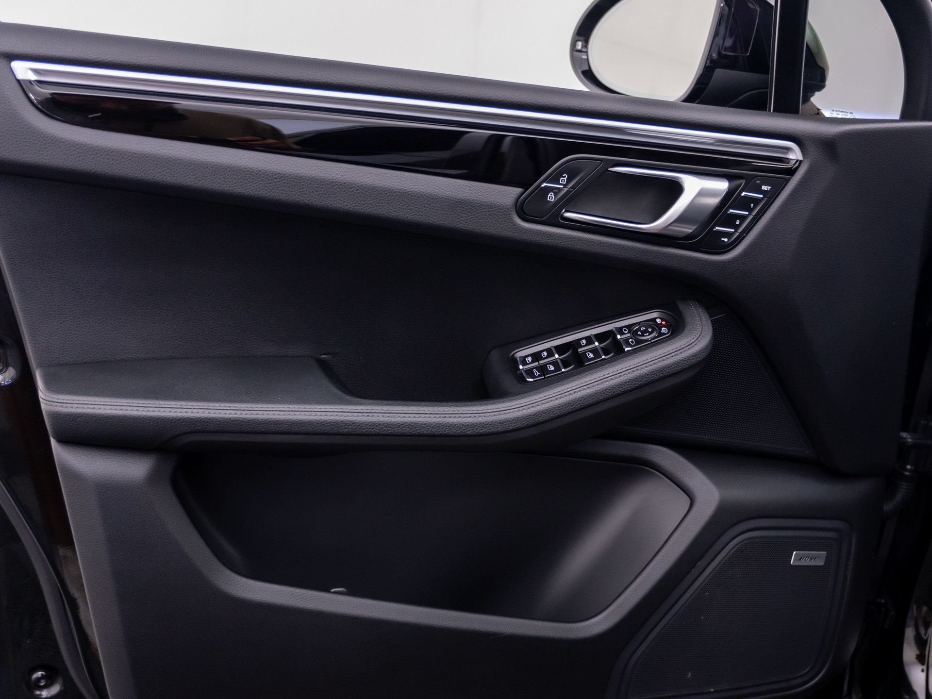 Used 2019 Porsche Macan S AWD/4WD image 14