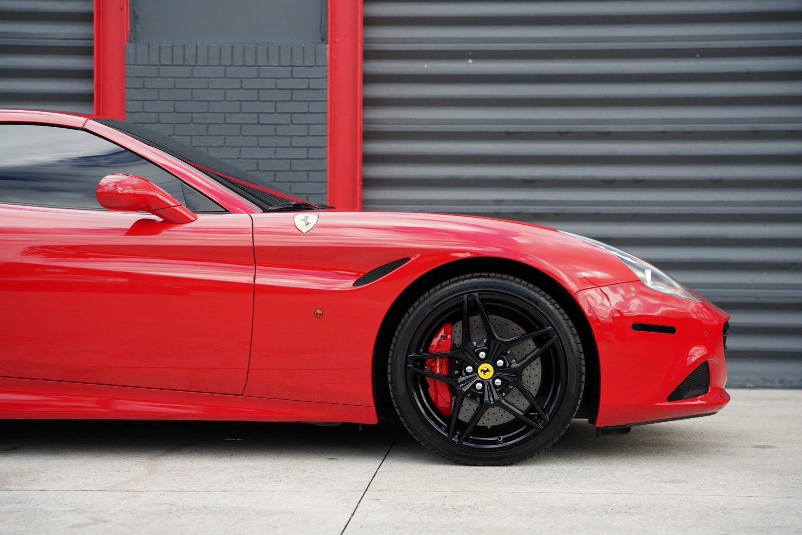 Used 2016 Ferrari California T image 14