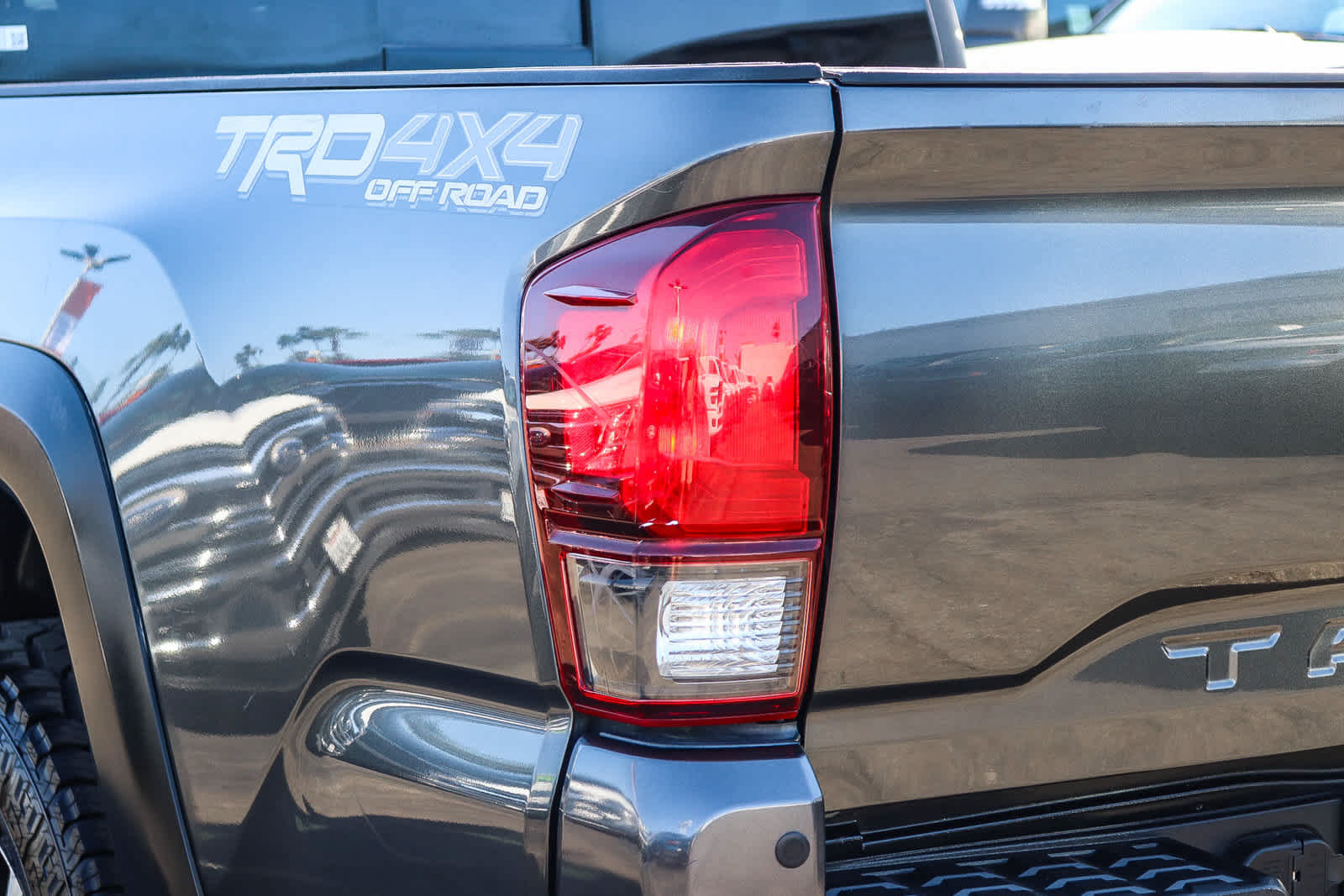 Used 2019 Toyota Tacoma TRD Off-Road w/ Technology Package AWD/4WD image 7