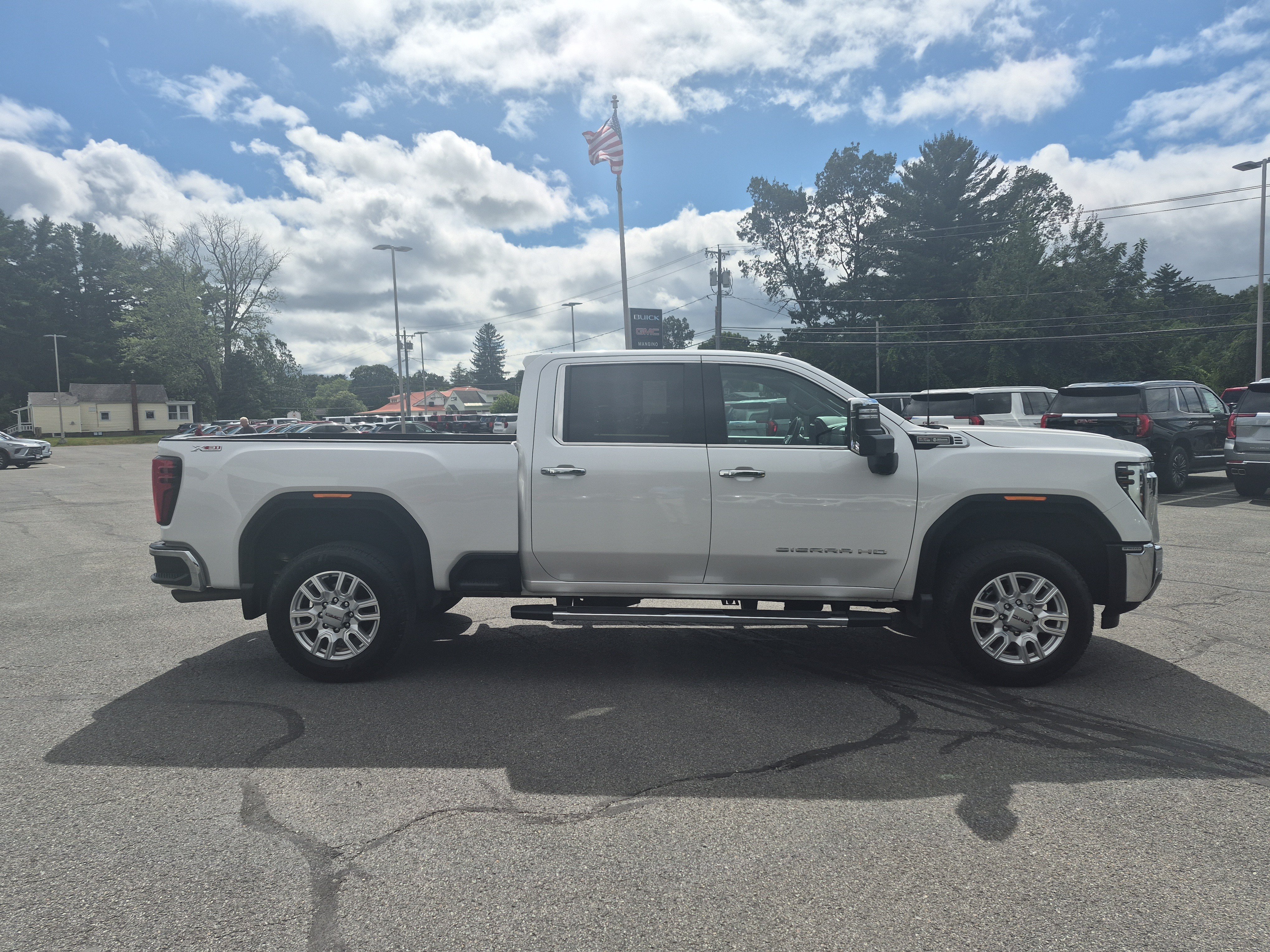 Used 2024 GMC Sierra 2500 SLT w/ SLT Premium Package AWD/4WD image 6
