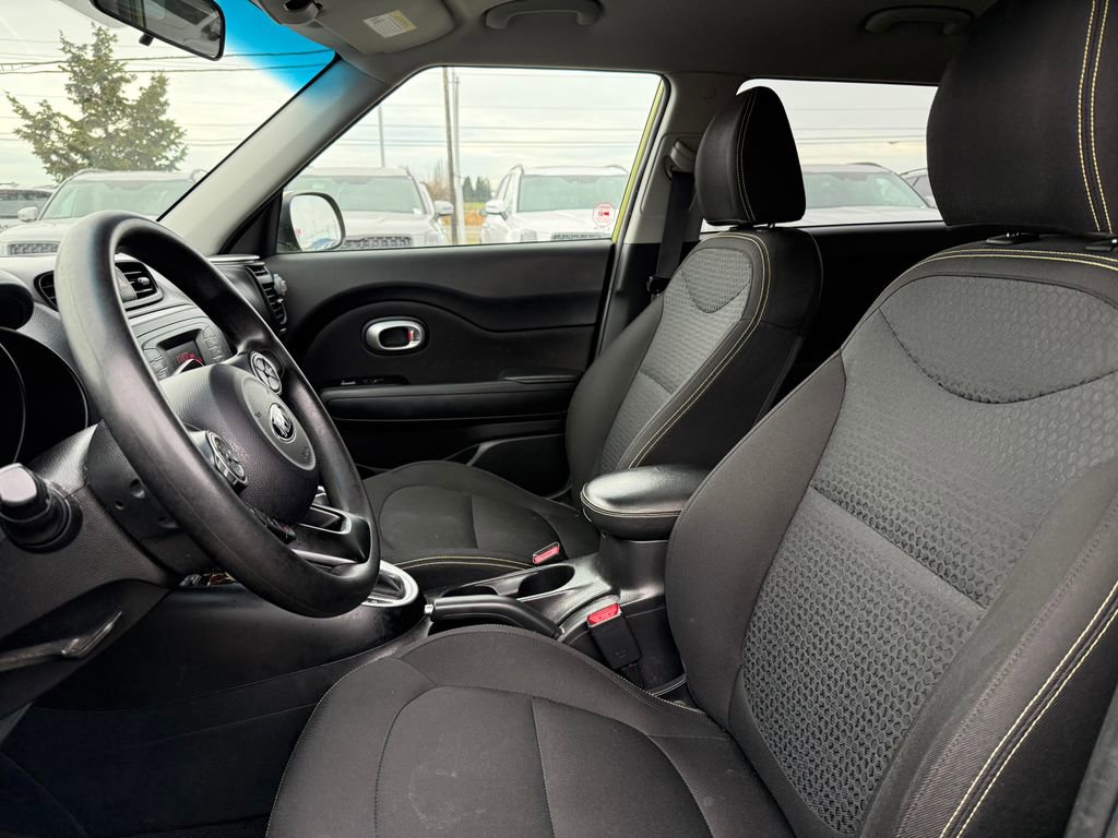 Used 2015 Kia Soul + image 10