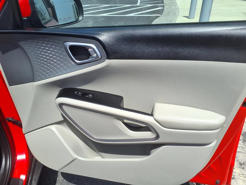 Used 2020 Kia Soul LX FWD image 9
