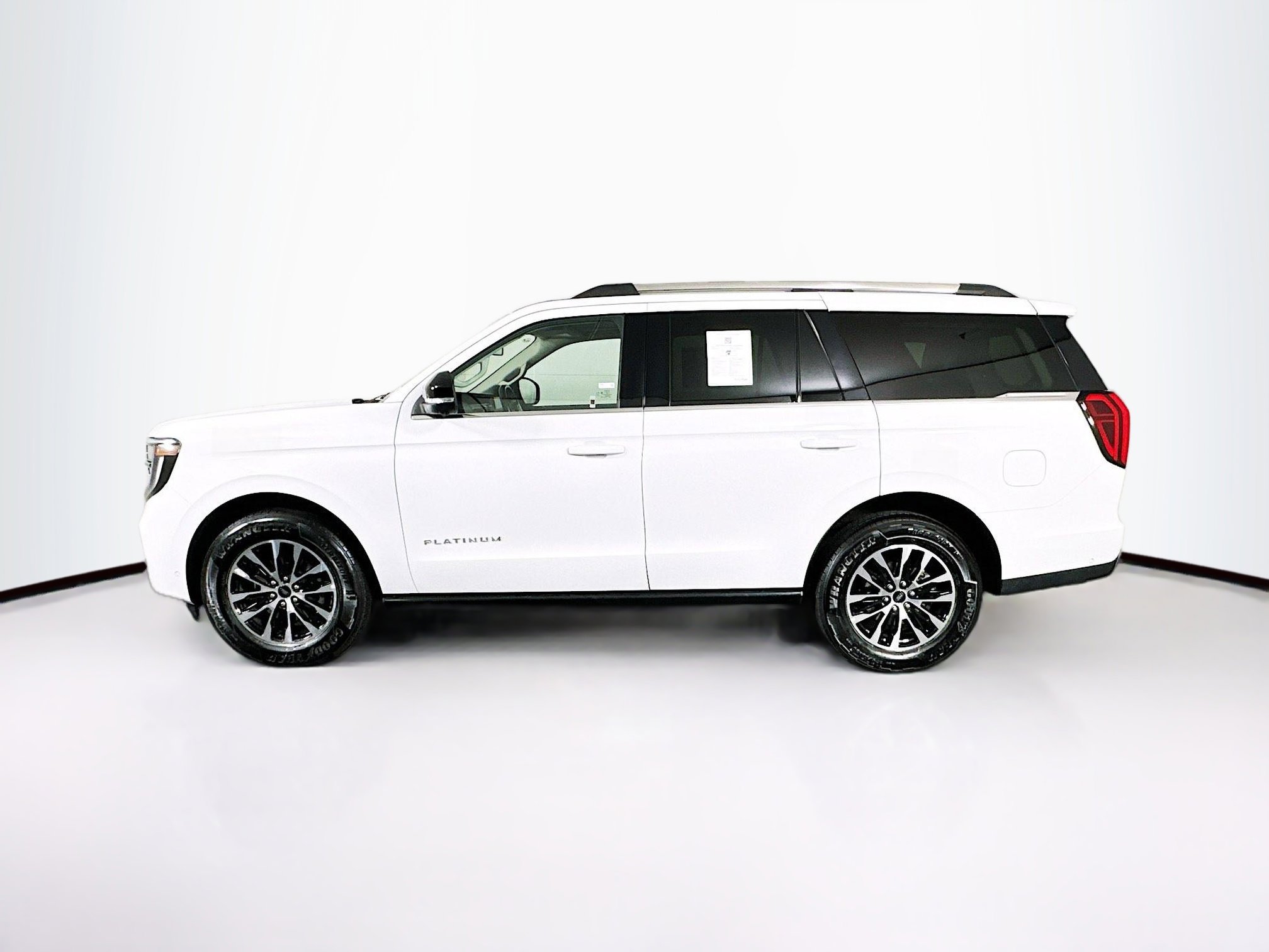 Used 2025 Ford Expedition Platinum image 4