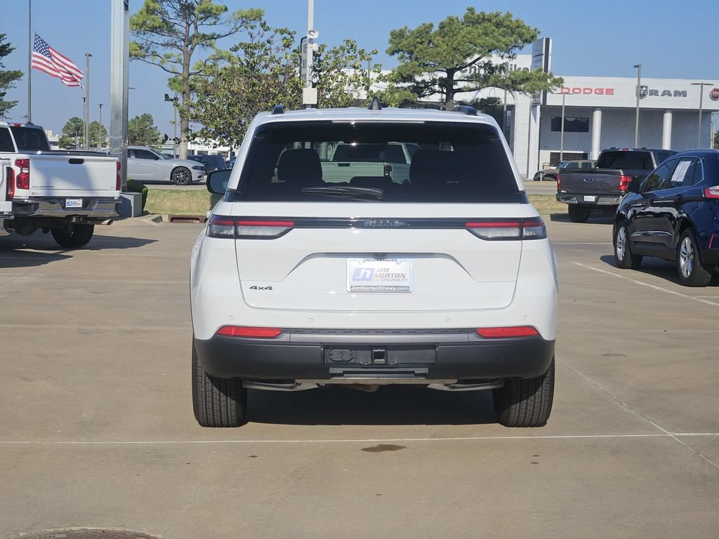 Used 2026 Jeep Grand Cherokee Altitude AWD/4WD image 6