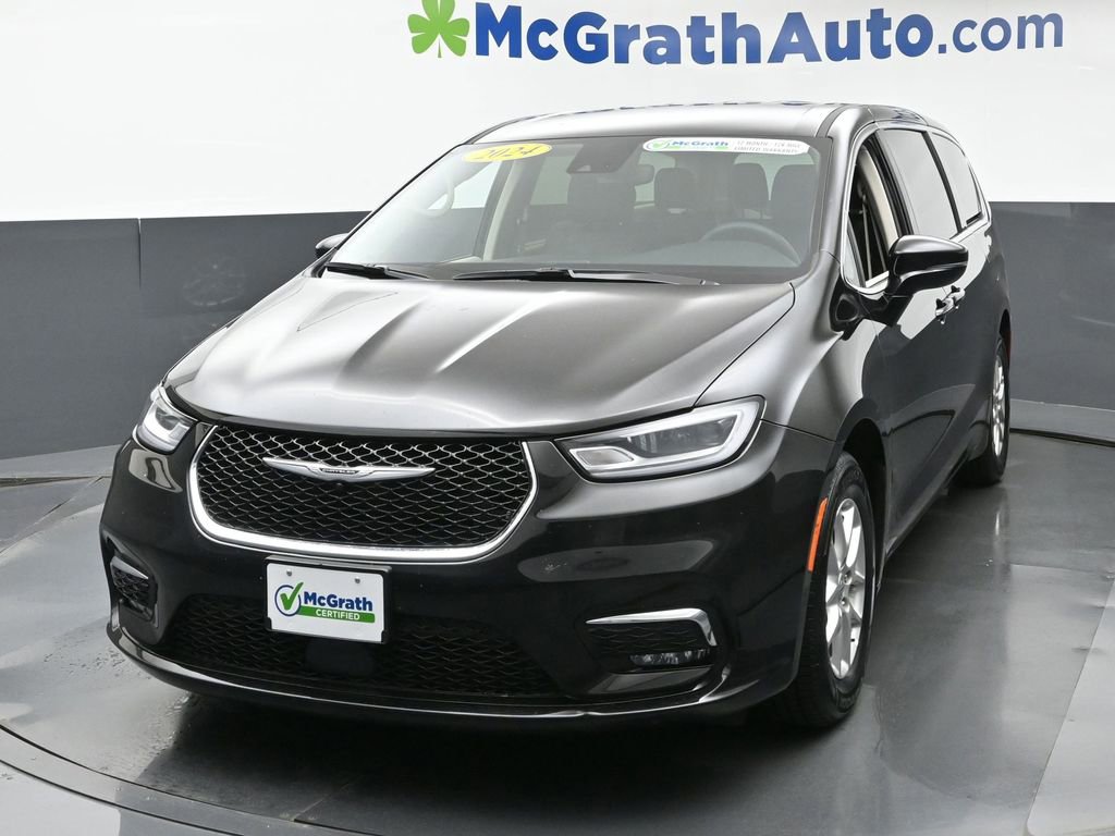 Used 2024 Chrysler Pacifica Touring-L image 5