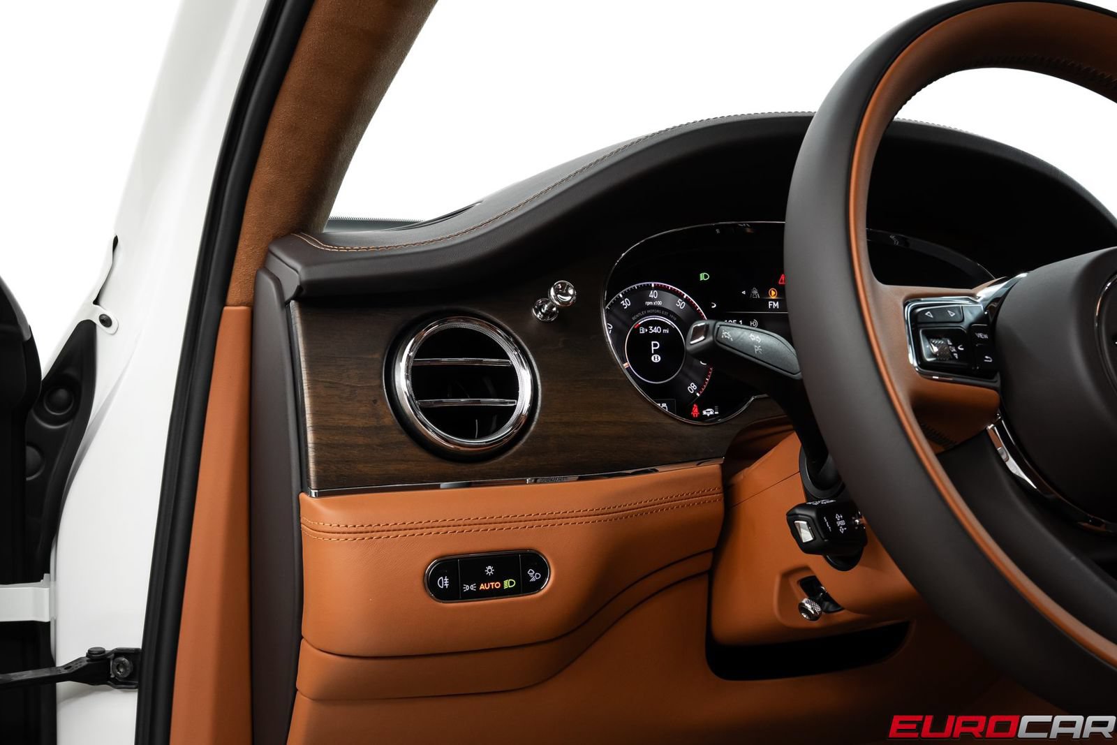 Used 2024 Bentley Bentayga AWD/4WD image 26