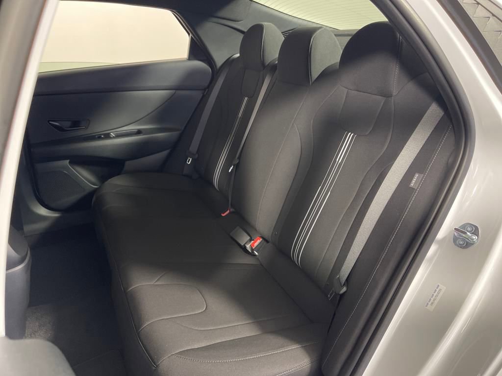 New 2025 Hyundai Elantra SEL image 13