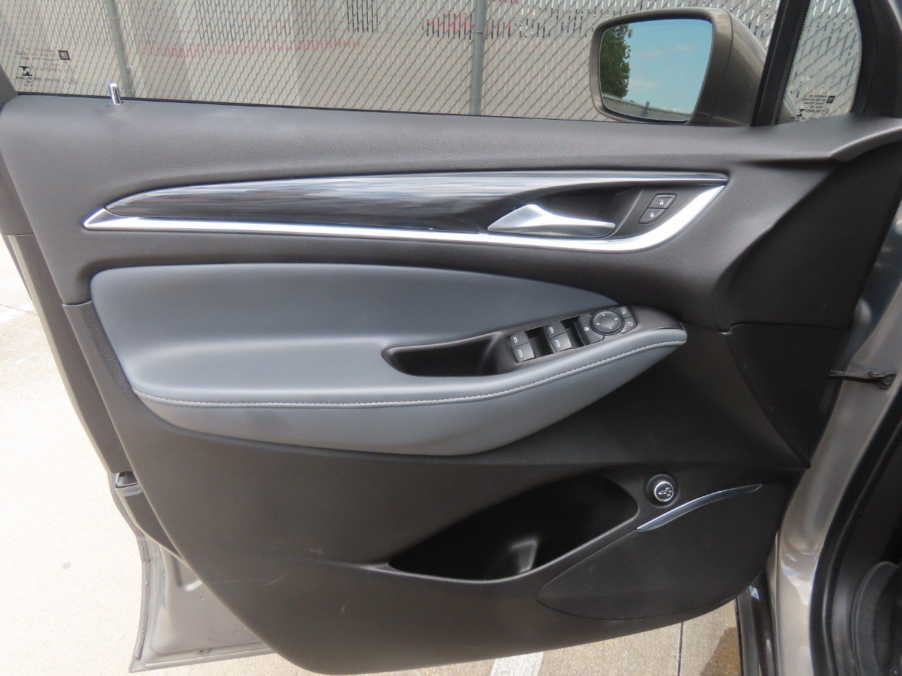 Used 2019 Buick Enclave Essence AWD/4WD image 24
